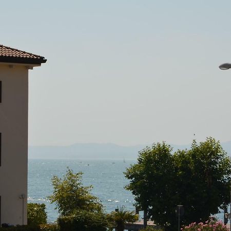 Trilocale Palazzo Garda Apartamento Garda  Exterior foto